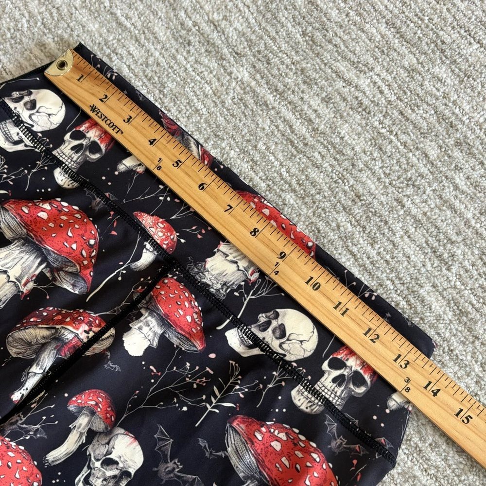 Skull & Mushroom Graphic All Over Print Biker Shorts Womens Size Small Black Red - Picture 6 of 9